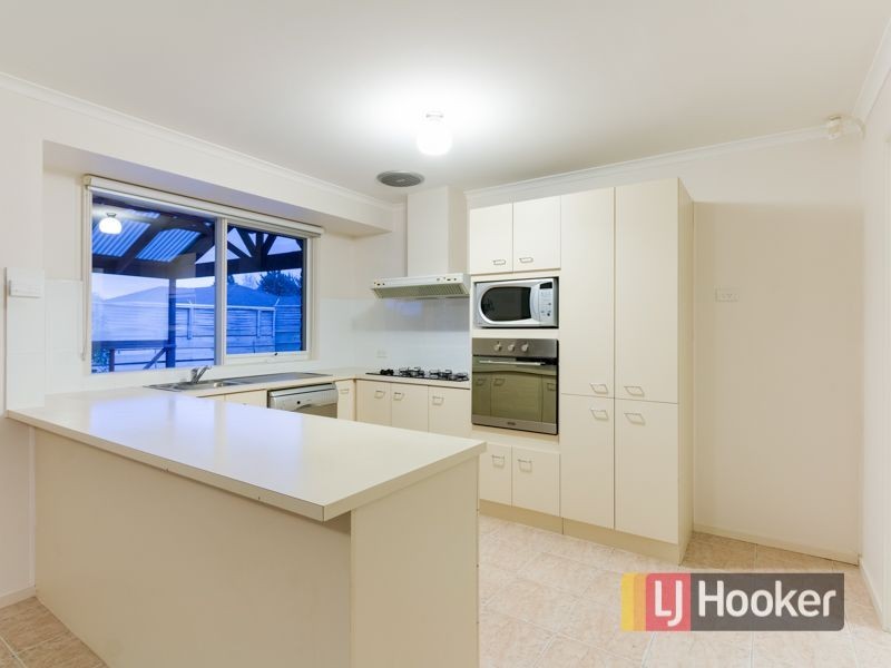 31 Lawless Drive, Cranbourne North VIC 3977