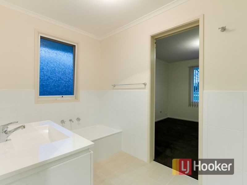 31 Lawless Drive, Cranbourne North VIC 3977