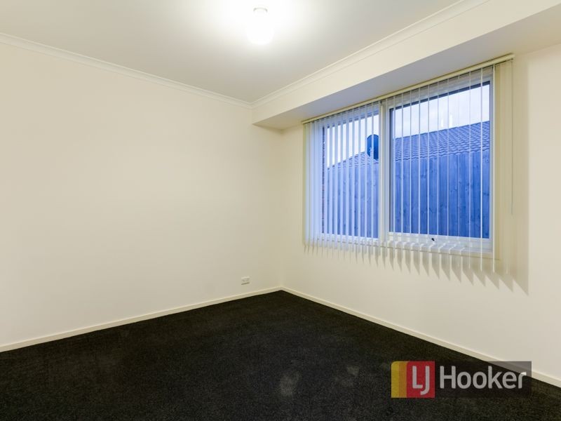 31 Lawless Drive, Cranbourne North VIC 3977