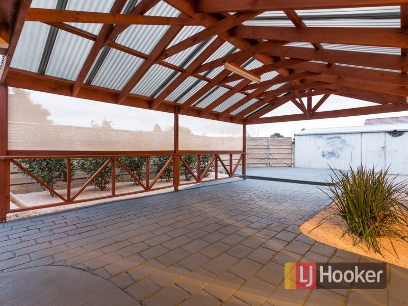 31 Lawless Drive, Cranbourne North VIC 3977