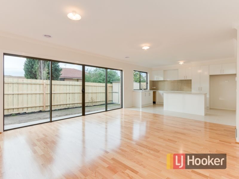 2/10 Hayes Road, Hampton Park VIC 3976