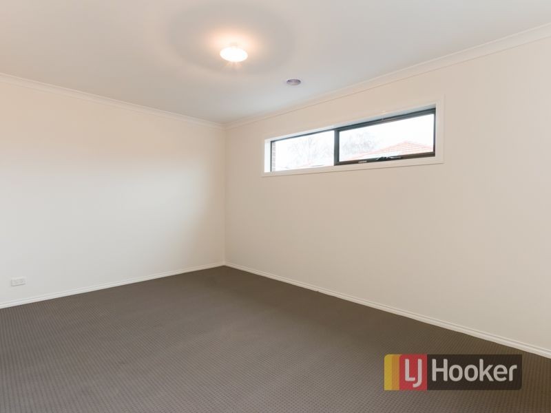 2/10 Hayes Road, Hampton Park VIC 3976