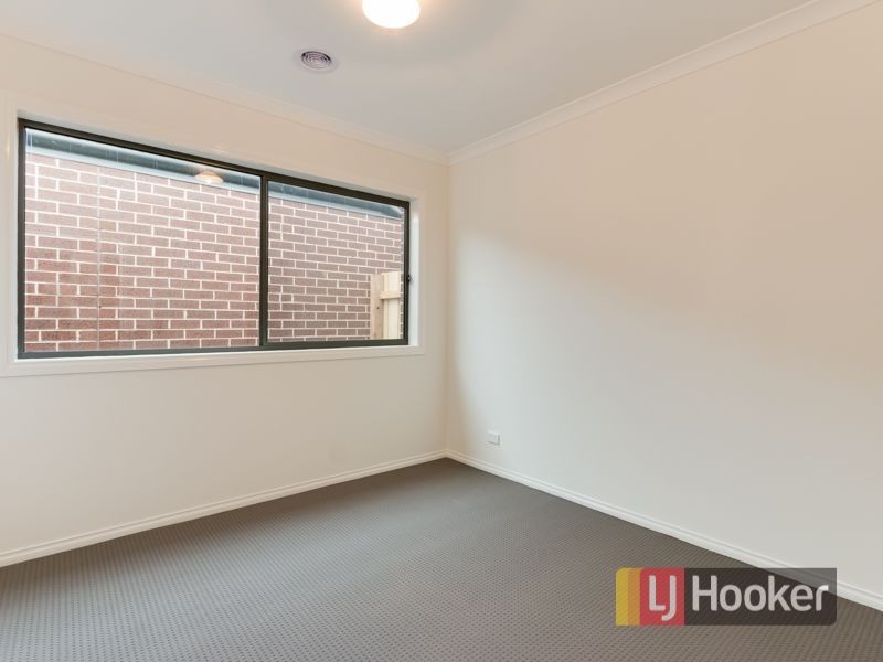 2/10 Hayes Road, Hampton Park VIC 3976