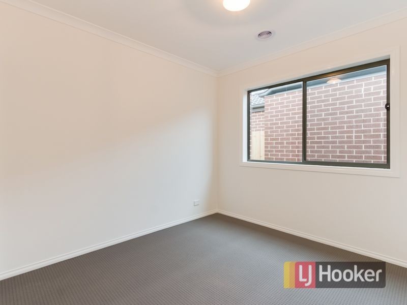 2/10 Hayes Road, Hampton Park VIC 3976