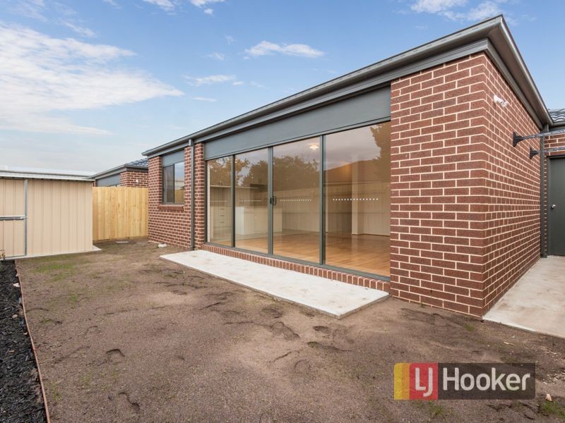 2/10 Hayes Road, Hampton Park VIC 3976