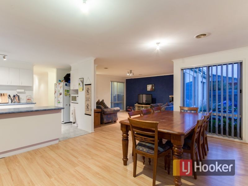 1 Brad Court, Cranbourne North VIC 3977