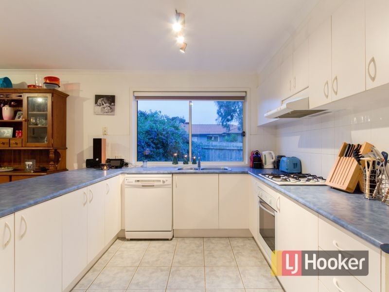 1 Brad Court, Cranbourne North VIC 3977