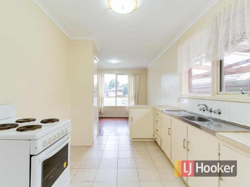 10 Fairbane Road, Cranbourne VIC 3977