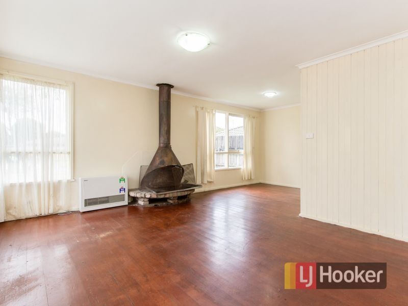 10 Fairbane Road, Cranbourne VIC 3977