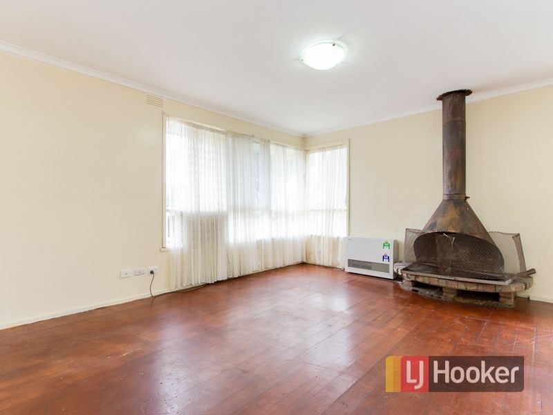 10 Fairbane Road, Cranbourne VIC 3977