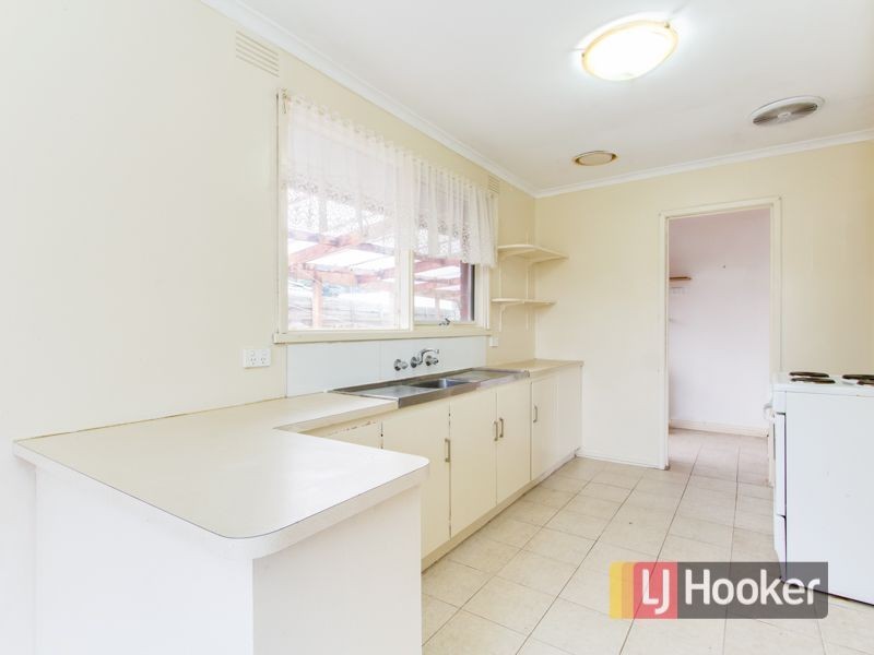 10 Fairbane Road, Cranbourne VIC 3977