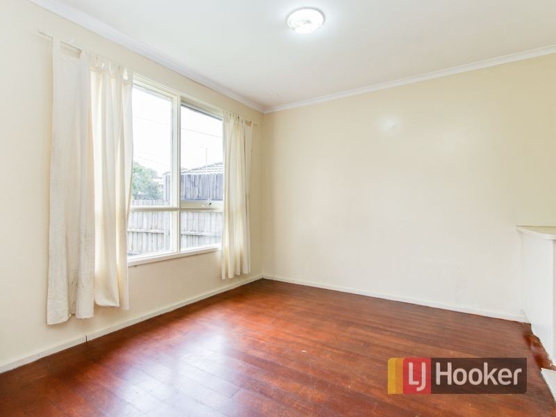 10 Fairbane Road, Cranbourne VIC 3977