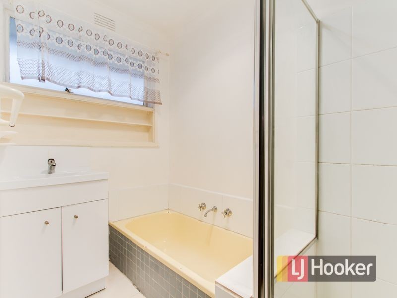 10 Fairbane Road, Cranbourne VIC 3977