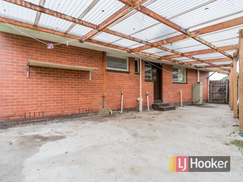 10 Fairbane Road, Cranbourne VIC 3977