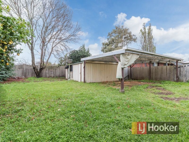 10 Fairbane Road, Cranbourne VIC 3977