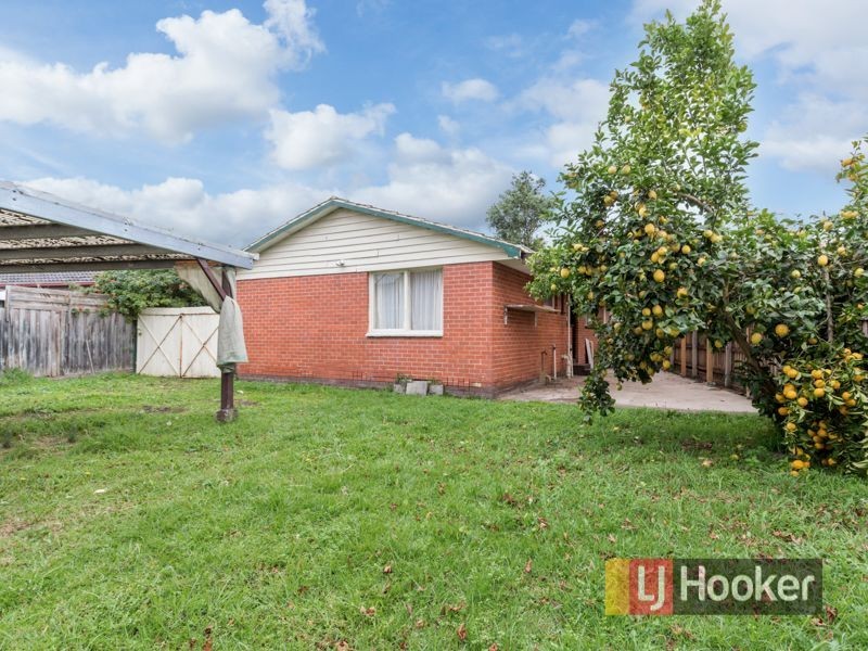 10 Fairbane Road, Cranbourne VIC 3977