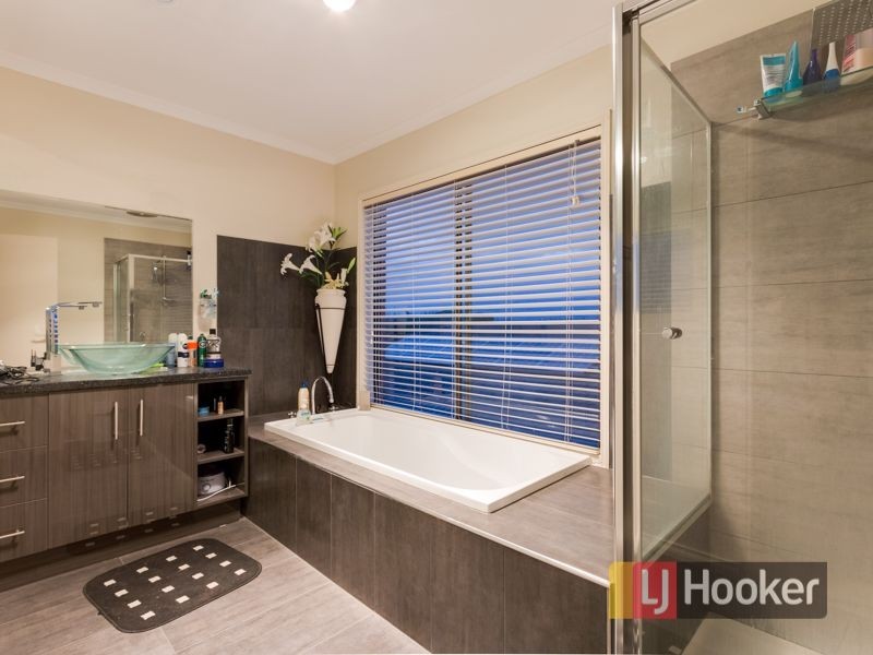 116 Robinswood Parade, Narre Warren South VIC 3805