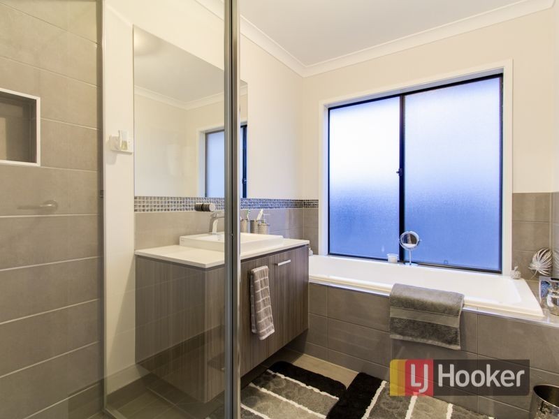 14 Gabitt Street, Cranbourne East VIC 3977