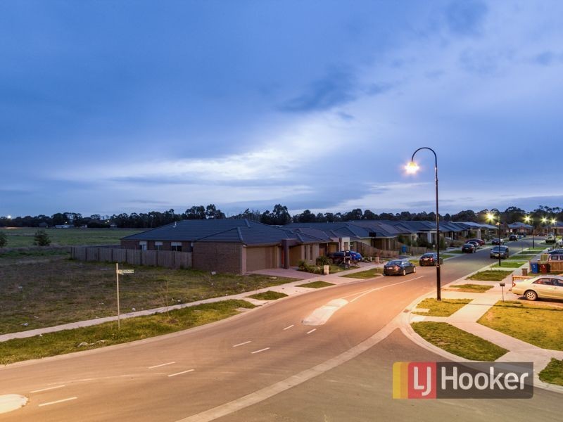 14 Gabitt Street, Cranbourne East VIC 3977