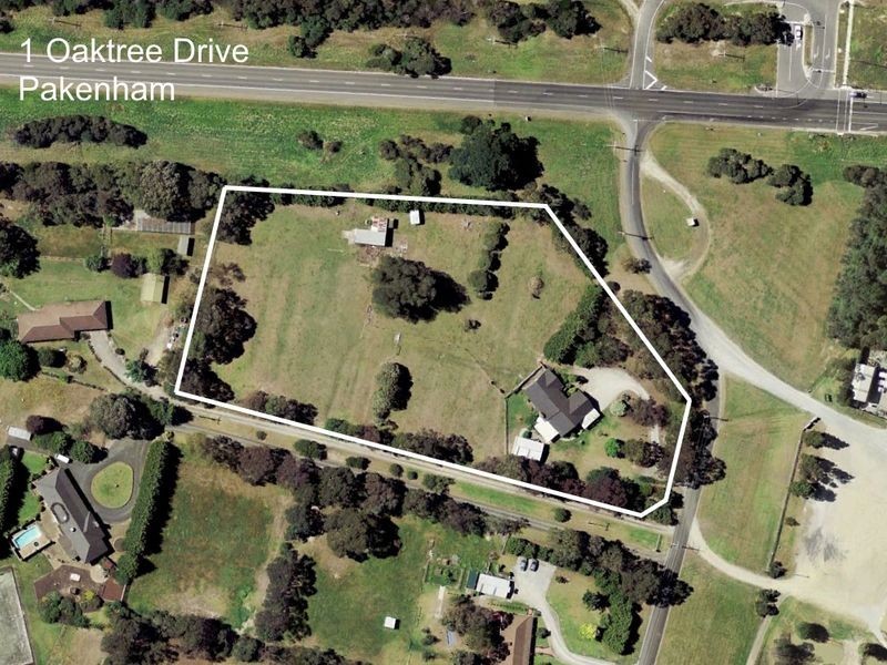 1 Oaktree Drive, Pakenham VIC 3810