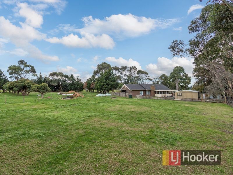 1 Oaktree Drive, Pakenham VIC 3810