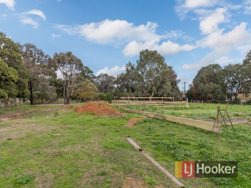 1 Oaktree Drive, Pakenham VIC 3810