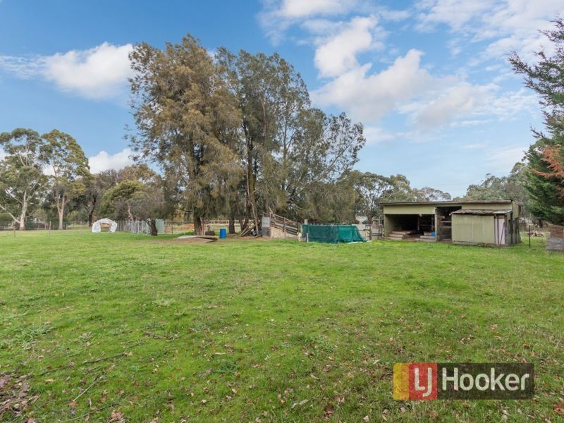 1 Oaktree Drive, Pakenham VIC 3810