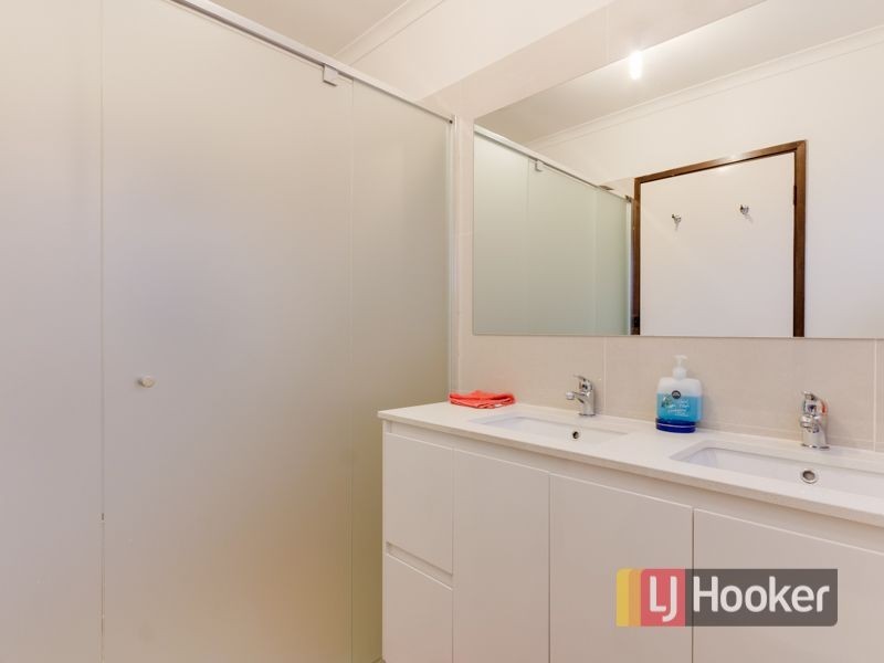 1 Oaktree Drive, Pakenham VIC 3810