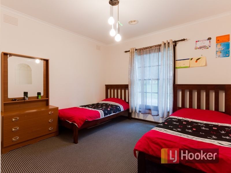 1 Oaktree Drive, Pakenham VIC 3810