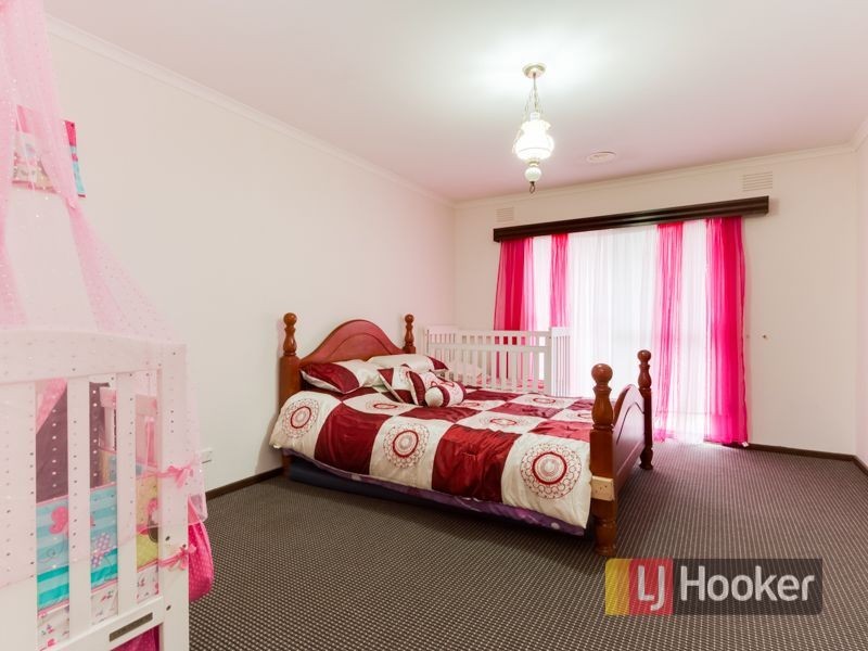 1 Oaktree Drive, Pakenham VIC 3810