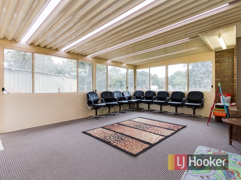 1 Oaktree Drive, Pakenham VIC 3810