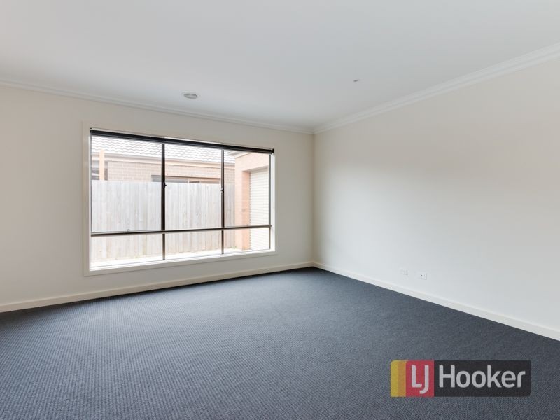 17 Cadillac Street, Cranbourne East VIC 3977
