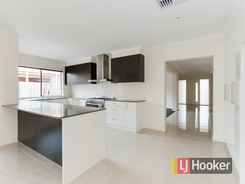17 Cadillac Street, Cranbourne East VIC 3977