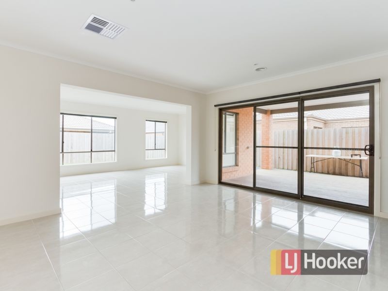 17 Cadillac Street, Cranbourne East VIC 3977
