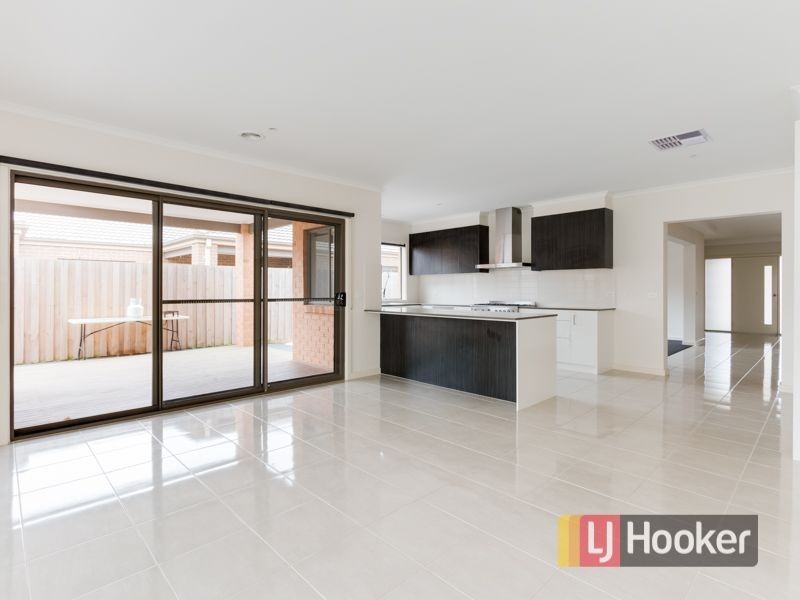 17 Cadillac Street, Cranbourne East VIC 3977