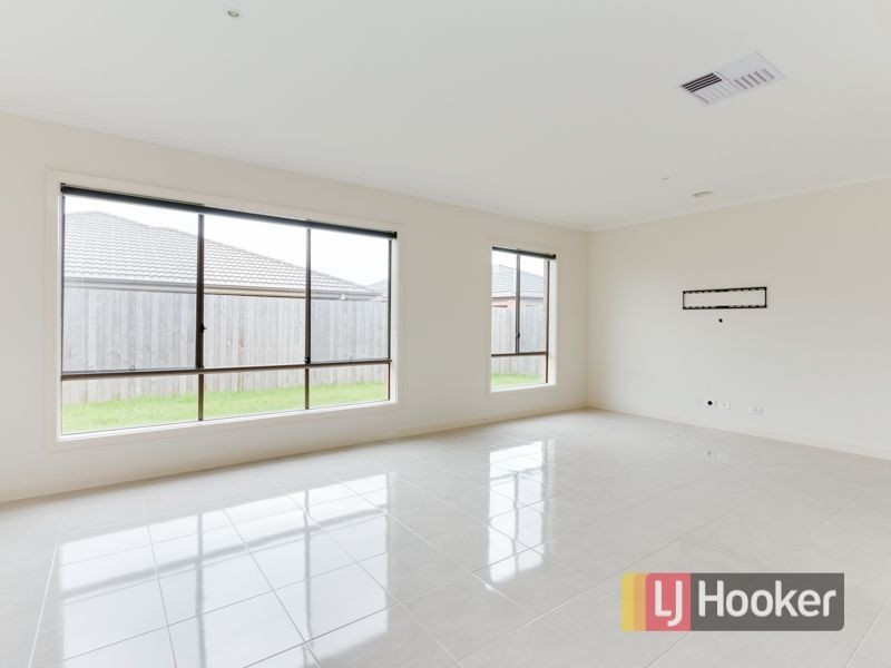 17 Cadillac Street, Cranbourne East VIC 3977
