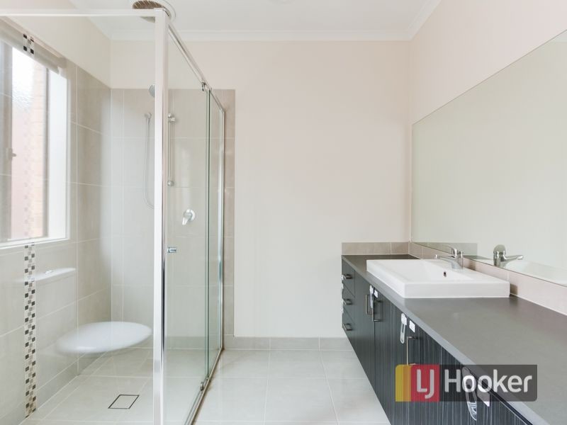 17 Cadillac Street, Cranbourne East VIC 3977