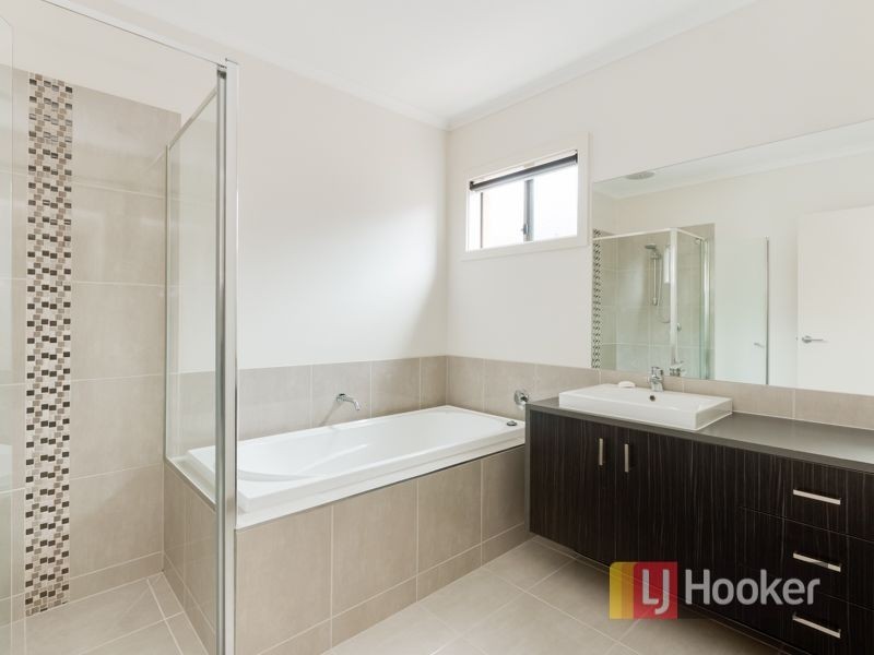 17 Cadillac Street, Cranbourne East VIC 3977