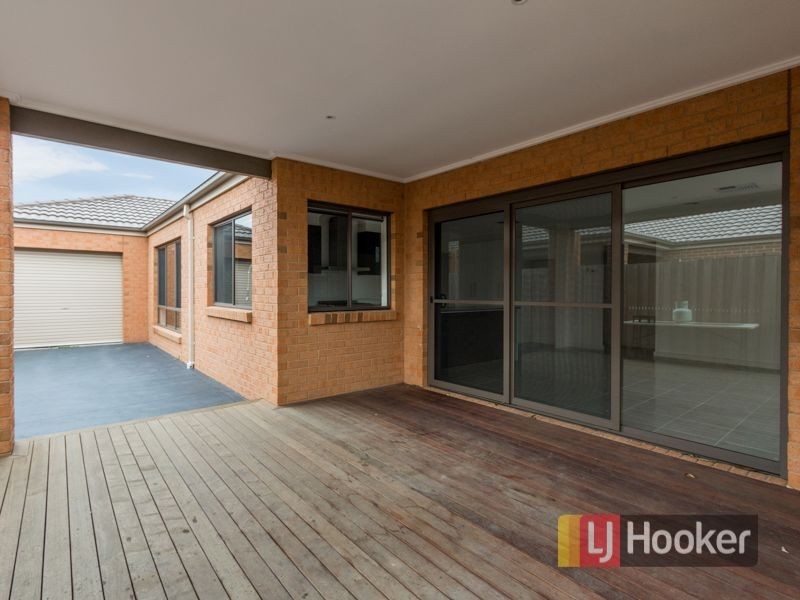 17 Cadillac Street, Cranbourne East VIC 3977