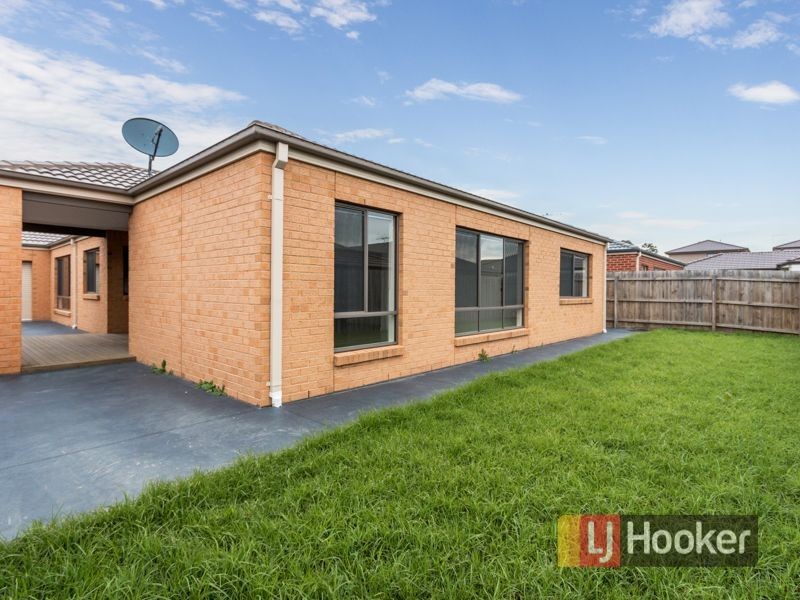 17 Cadillac Street, Cranbourne East VIC 3977