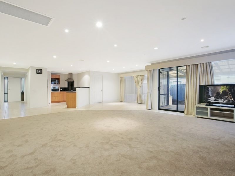 8 Hadley Circuit, Narre Warren South VIC 3805