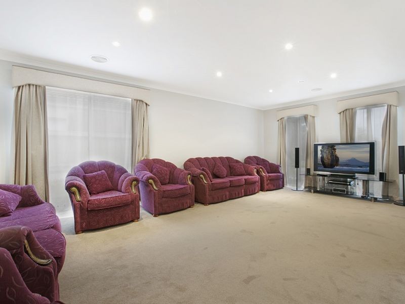 8 Hadley Circuit, Narre Warren South VIC 3805