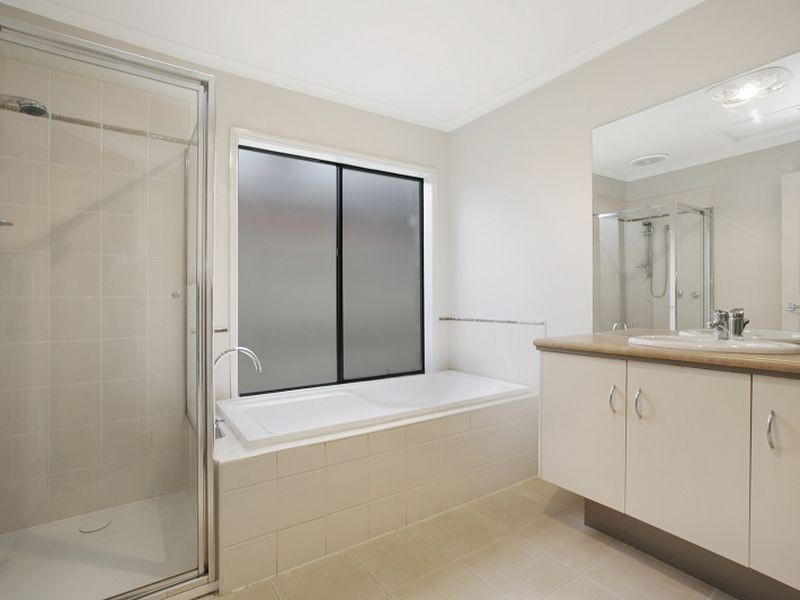 8 Hadley Circuit, Narre Warren South VIC 3805