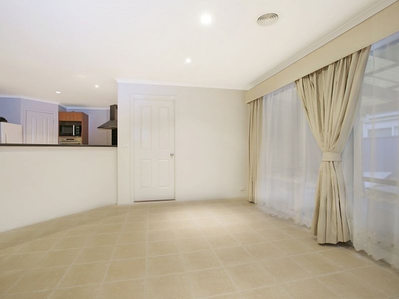 8 Hadley Circuit, Narre Warren South VIC 3805