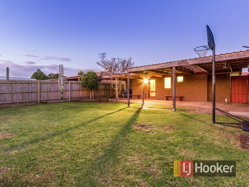 9 Eliza Street, Cranbourne North VIC 3977