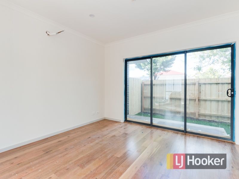 2/32 Millswyn Avenue, Hampton Park VIC 3976