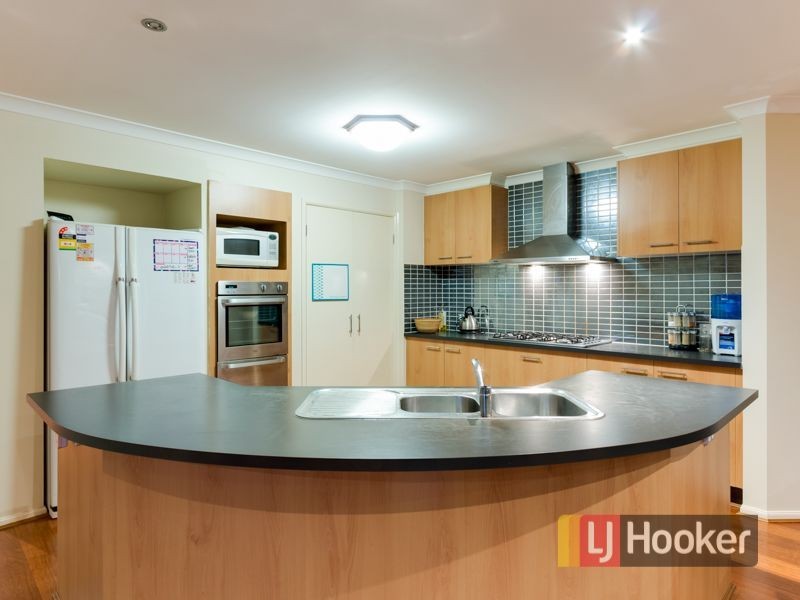 21 Violet Way, Cranbourne VIC 3977
