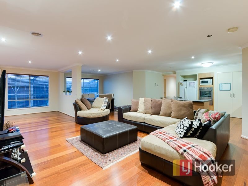 21 Violet Way, Cranbourne VIC 3977