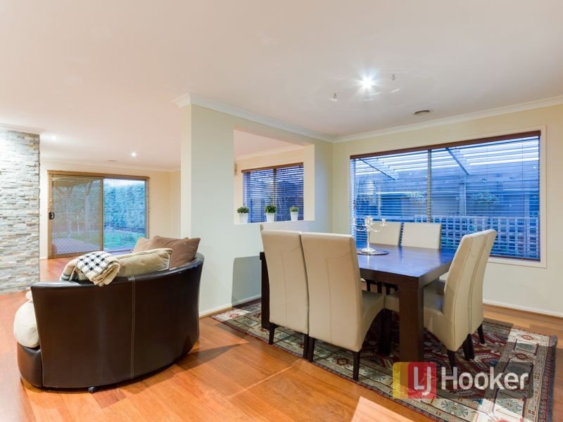 21 Violet Way, Cranbourne VIC 3977