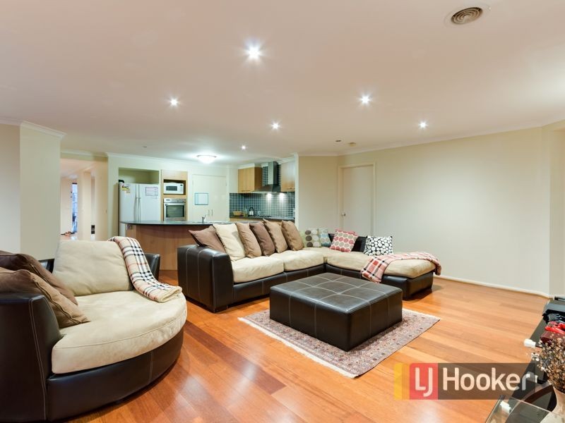 21 Violet Way, Cranbourne VIC 3977